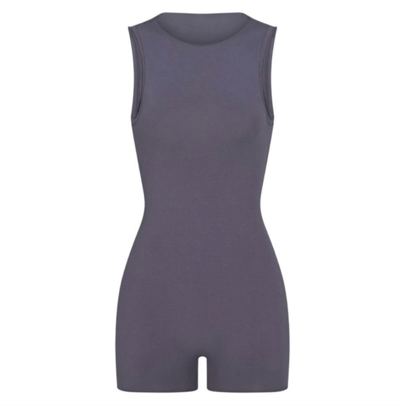 1. NWT SKIMS RAW EDGE INTIMATES ONESIE IN THUNDER - Picture 3 of 7